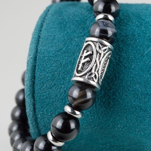 Браслет из агата с руной Феху 8 мм